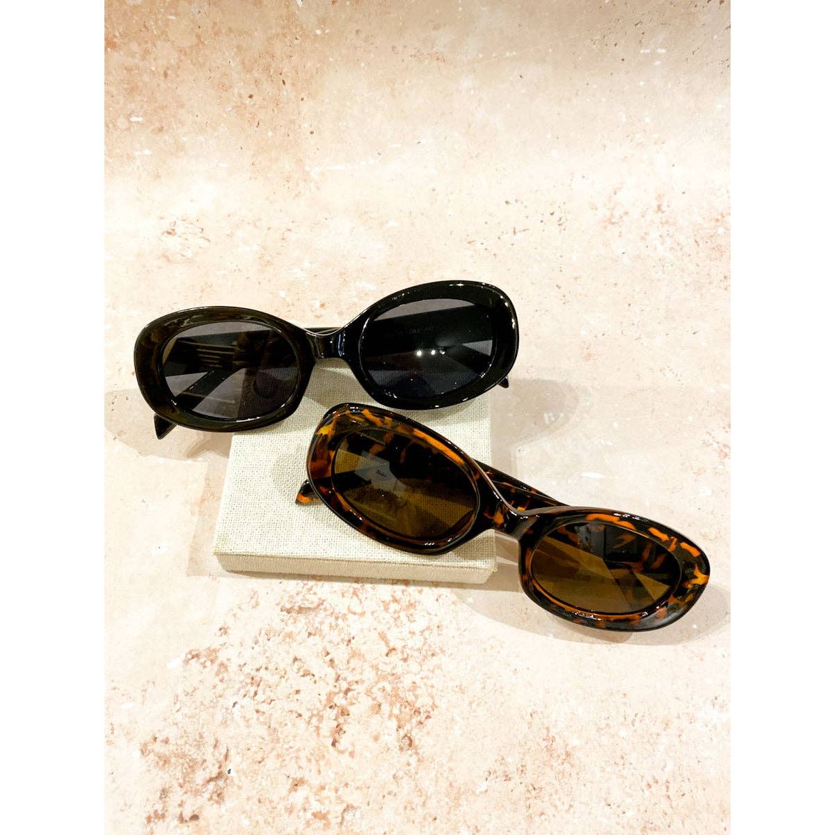 Lexie Retro Oversized Sunglasses: Black